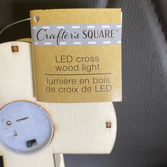 Darling Wood cross Light Up NO PLUG in required NWT - Picture 4 of 10